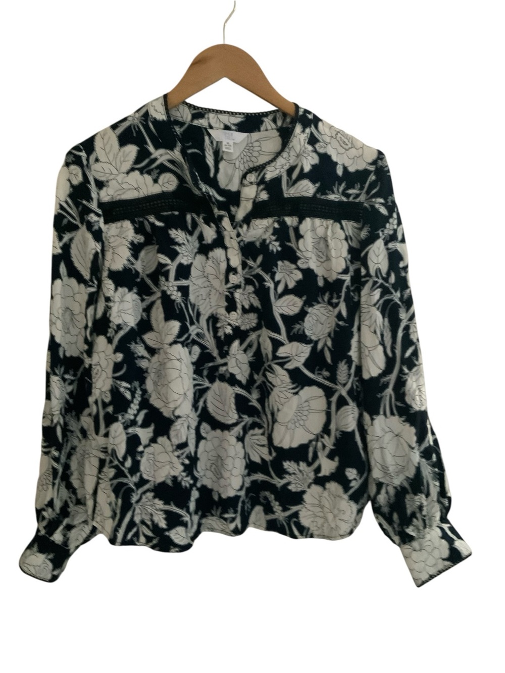Time and Tru Blue and White Floral Long-Sleeve Blouse Med